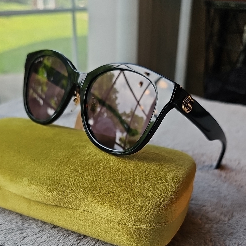 Gucci Black Sunglasses with Gold Case